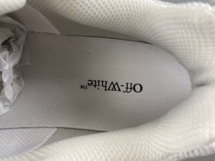 C/O​ SNEAKERS CO-044