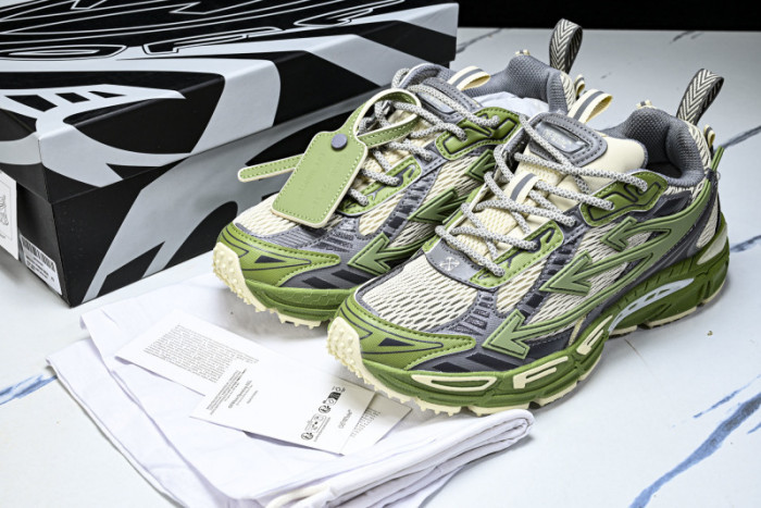 C/O​ SNEAKERS CO-045