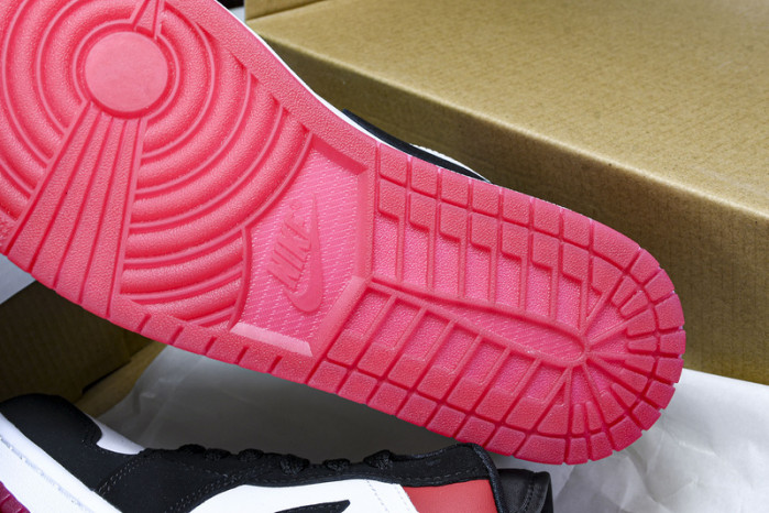 Air Jordan 1 Low SE Black Toe IB8971-106