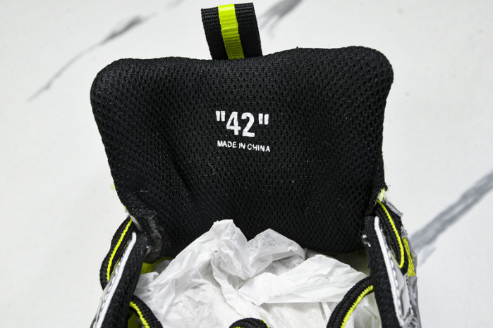 C/O​ SNEAKERS CO-027