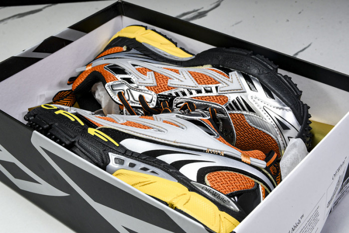 C/O​ SNEAKERS CO-026
