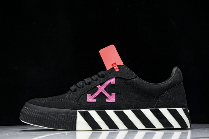 C/O​ SNEAKERS CO-038
