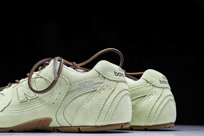 New Balance x Mi­uMi­u 530 MM-001