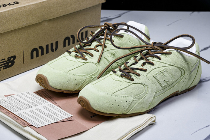 New Balance x Mi­uMi­u 530 MM-001