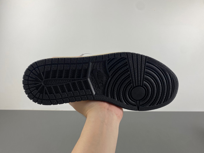 Travis Scott x Air Jordan 1 Low OG DM7866-061