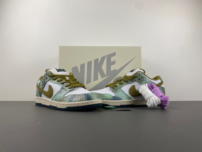 Nike Dunk Low 