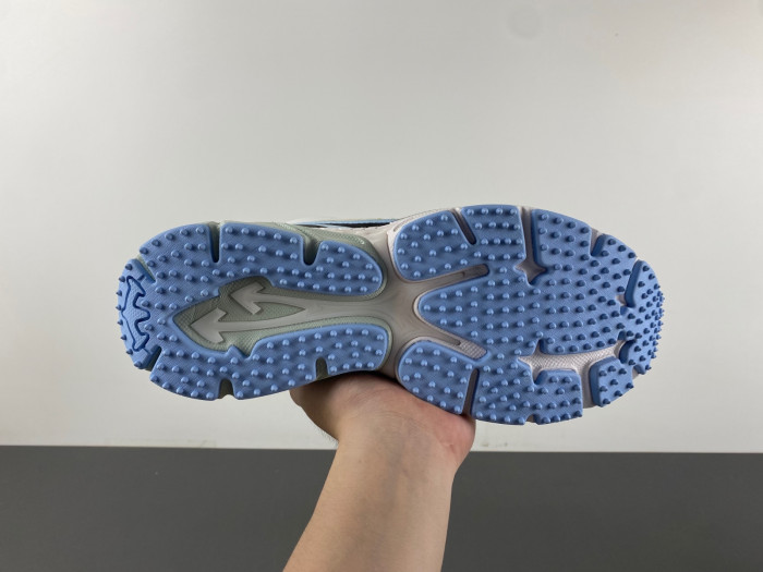C/O​ SNEAKERS COS-012