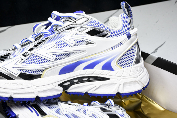 C/O​ SNEAKERS CO-022