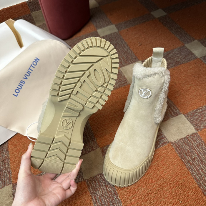 L**V**T* BOOTS LVTBS-019