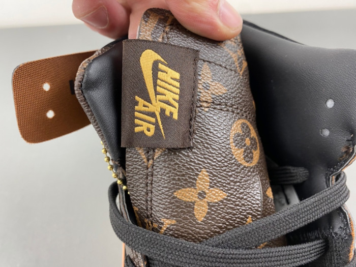 Air Jordan 1 High & LV 554724-555