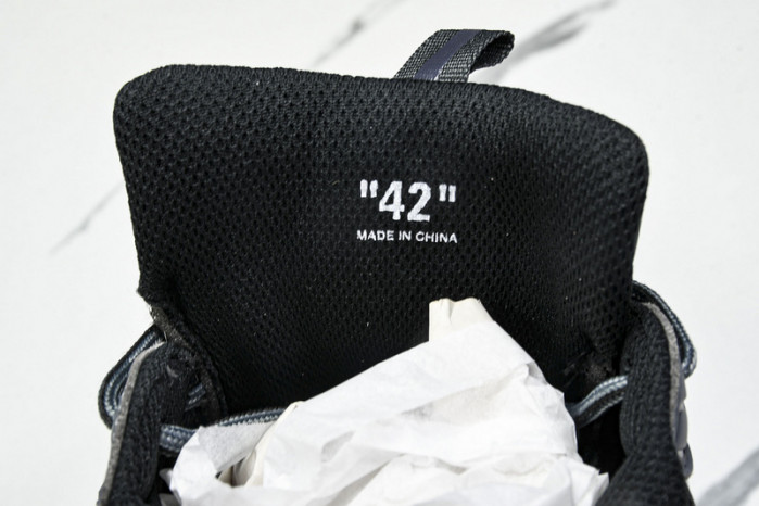 C/O​ SNEAKERS CO-012