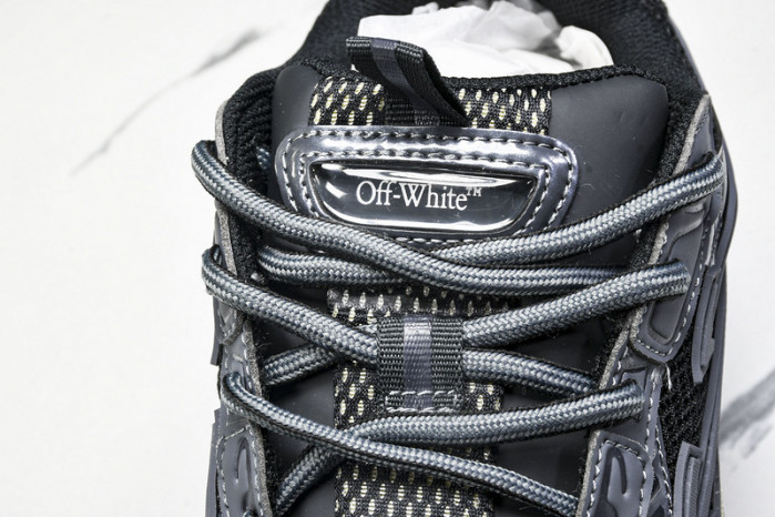 C/O​ SNEAKERS CO-012