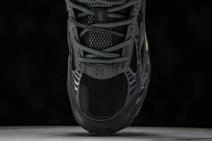 C/O​ SNEAKERS CO-012