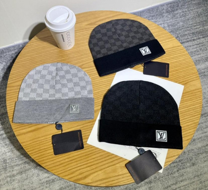 HAT-002