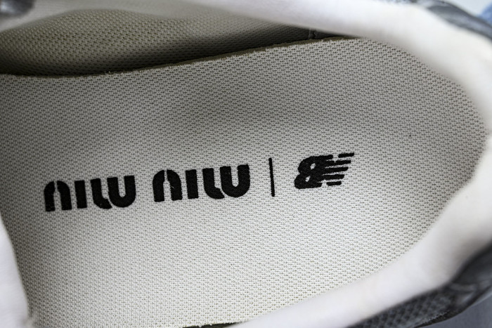 New Balance x Mi­uMi­u 530 MM-008