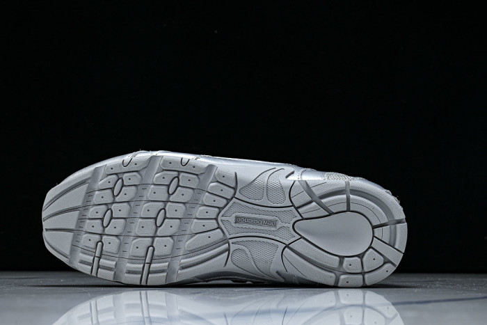 New Balance x Mi­uMi­u 530 MM-008