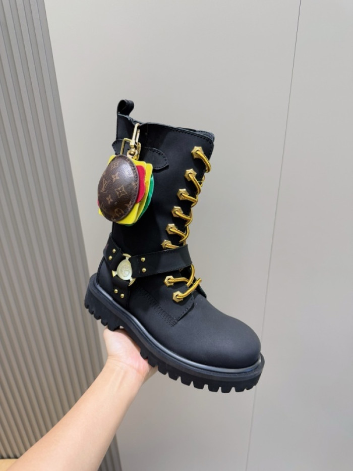 L**V**T* BOOTS LVTBS-052