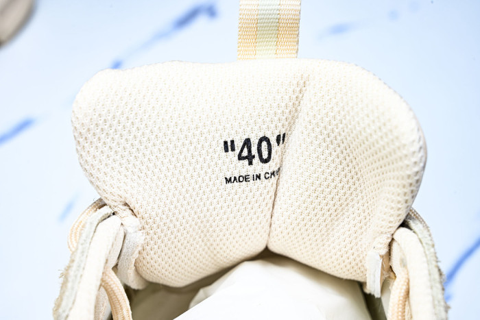 C/O​ SNEAKERS CO-063