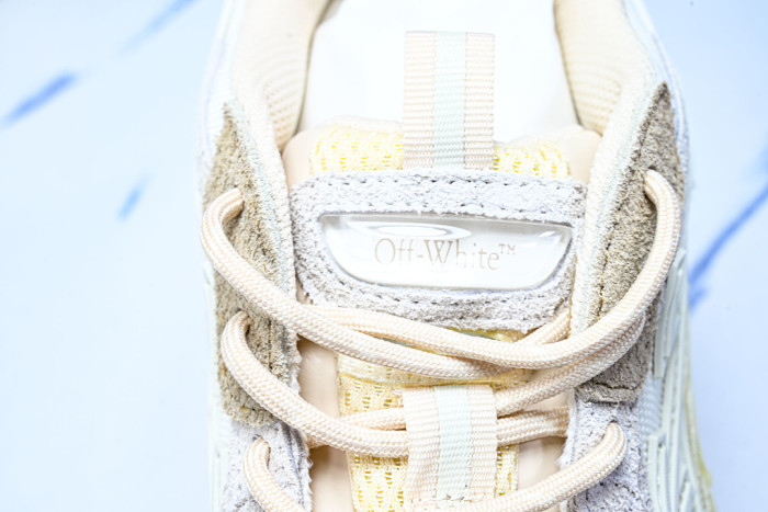 C/O​ SNEAKERS CO-063