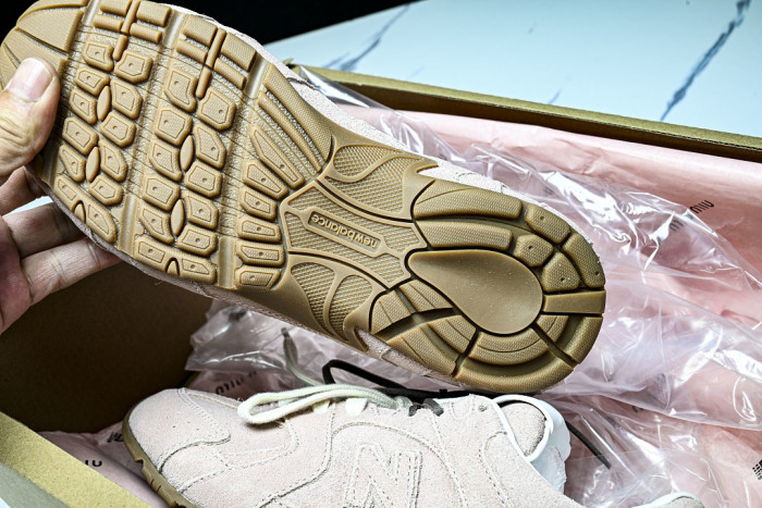 New Balance x Mi­uMi­u 530 MM-010