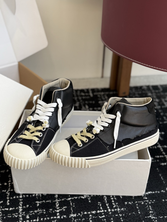 Ma*iso*n Mar*giela MNMA-0218