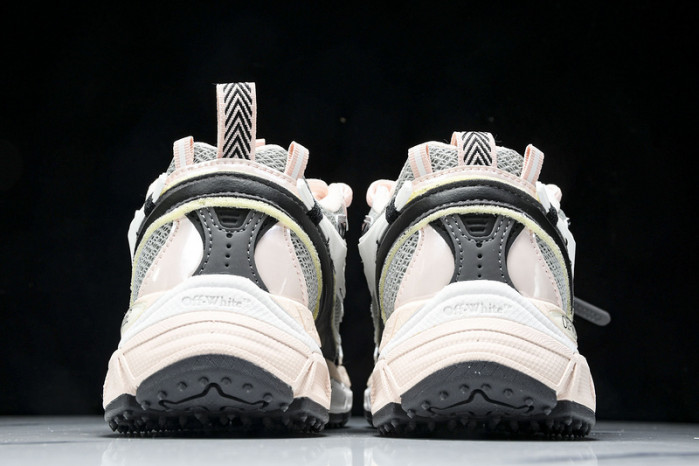 C/O​ SNEAKERS COS-013