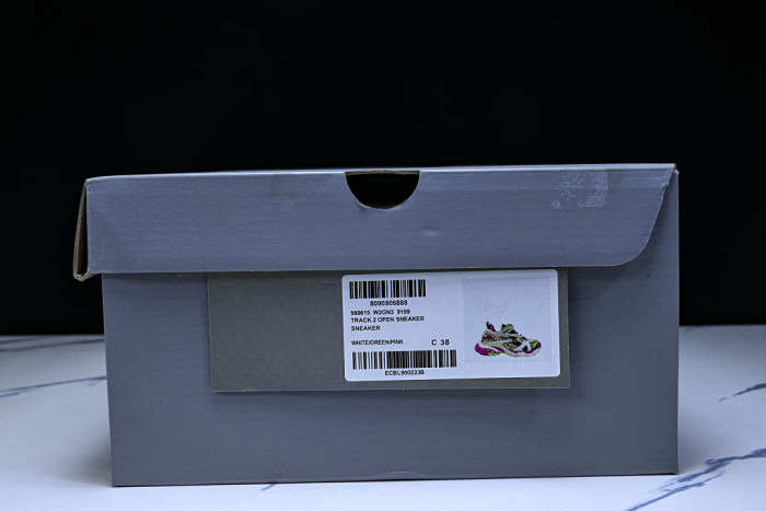 Ba1en*iaga Track W2GN3-9199